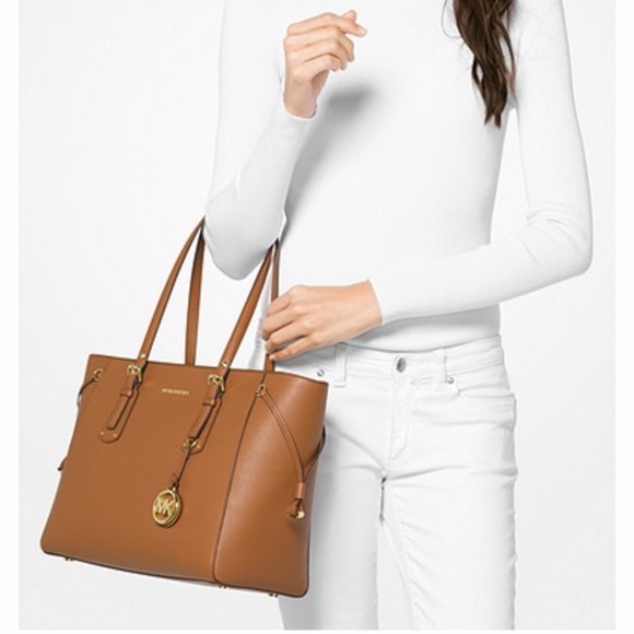 Michael Kors Voyager Crossgrain Leather Tote - Picture 3 of 6